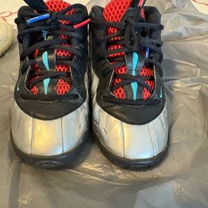 Nike Kids Silver and Black Sneakers with Red Accents